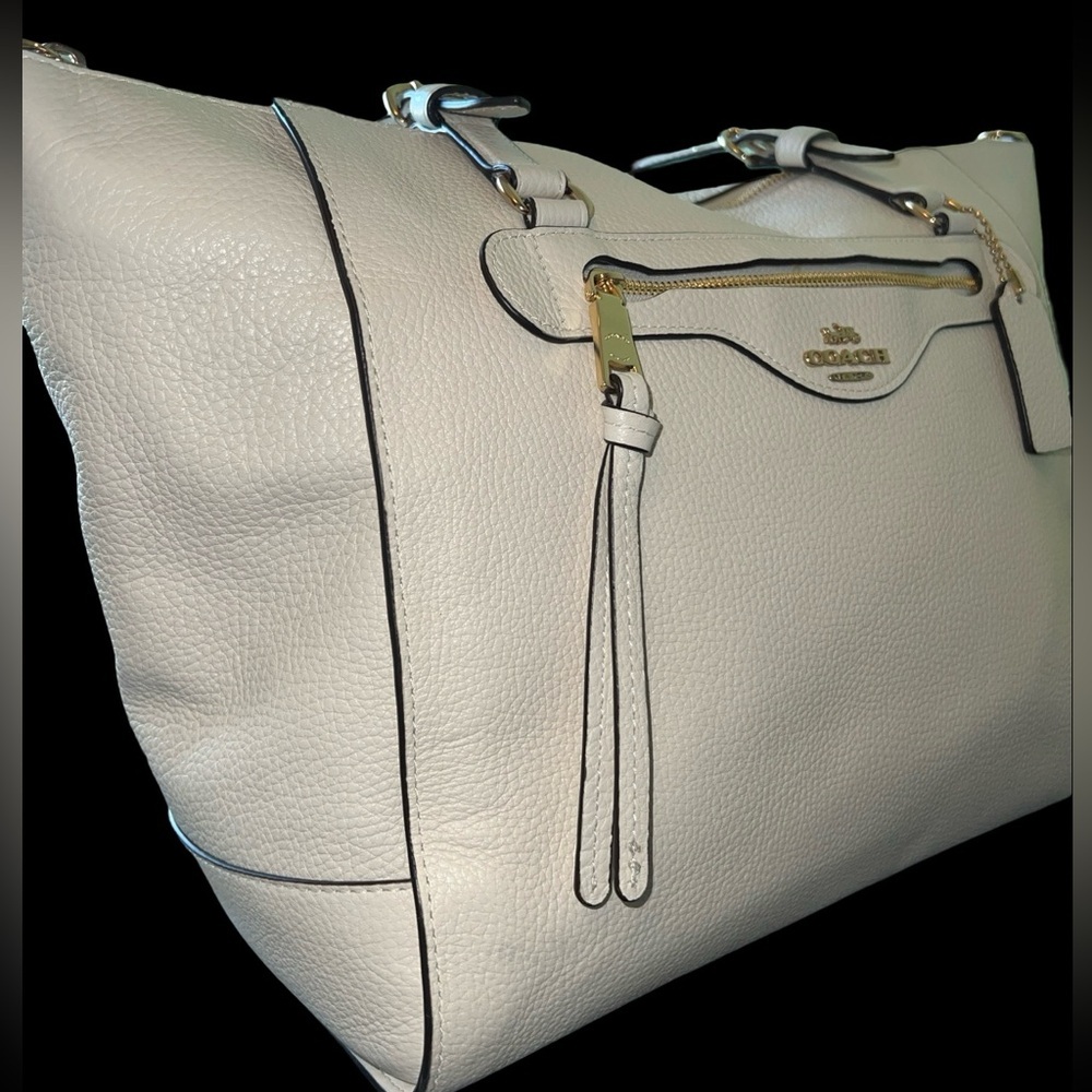 Authentic Coach C5690 “Kleo” Large Carryall Pebbled Leather Handbag in Chalk